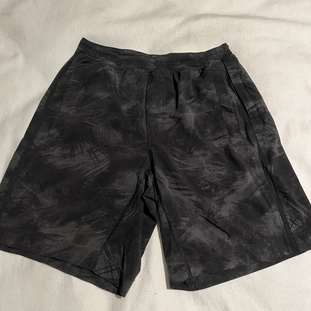 Lululemon Pace Breaker Shorts Men’s Medium 9" Inseam w/ Liner - Black Patterned